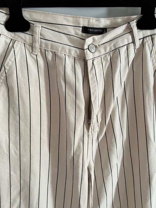 Нови дънки Trendyol, без етикет