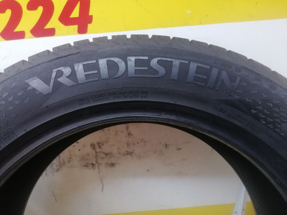 235/55/19 All Season 2* Vredestein 105w dot 1718    5,,25mm