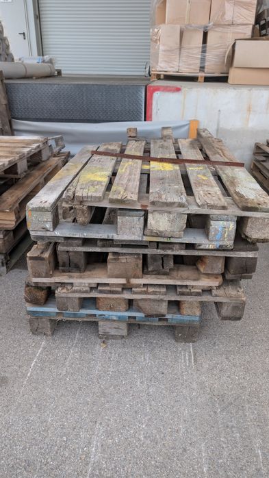 Палета и дървесина от индустриални опаковки