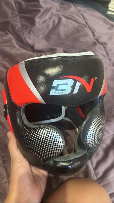 шлем для бокса и единоборств