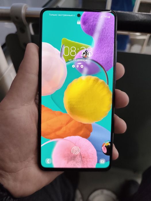 Продам телефон Самсунг а51