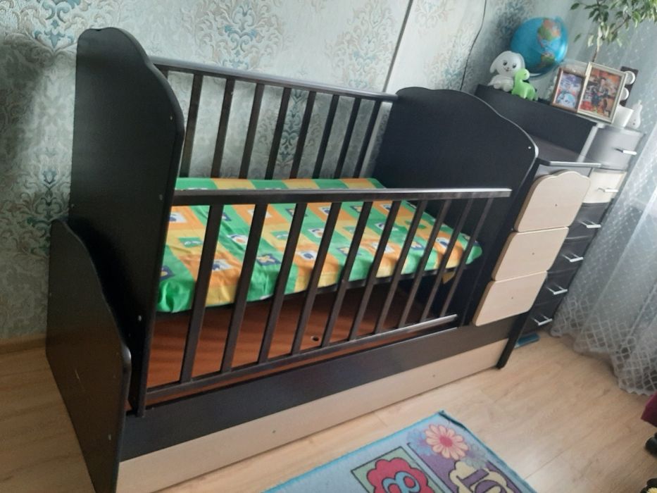 Продам кроватку детскую с 0 до 9 лет.