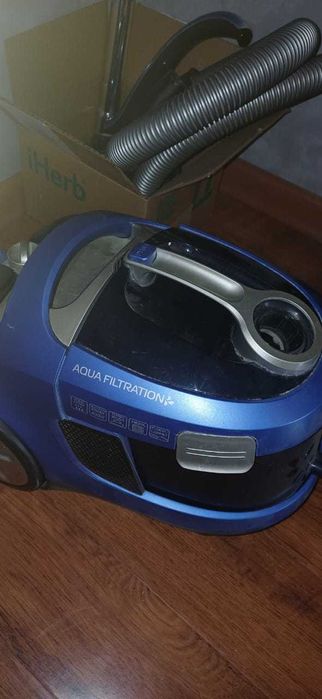 Пылесос с аквафильтром VITEK VT-1886 B