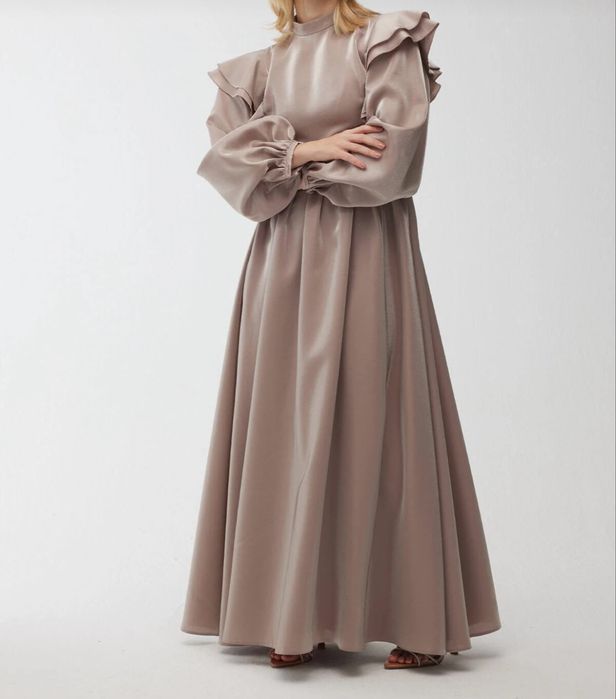 Дълга рокля в цвят капучино