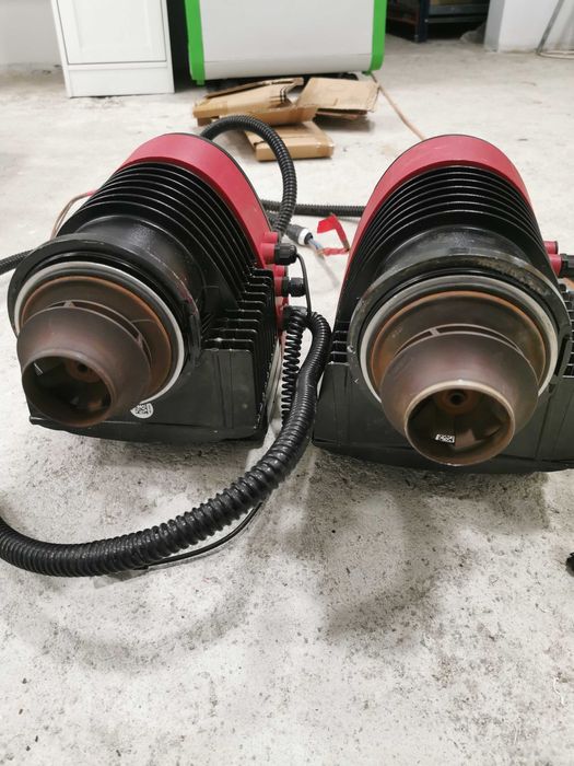 2 Grundfos Циркулационни помпи, огромни.