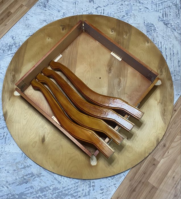 Круглый деревянный стол, диаметр 1,3м