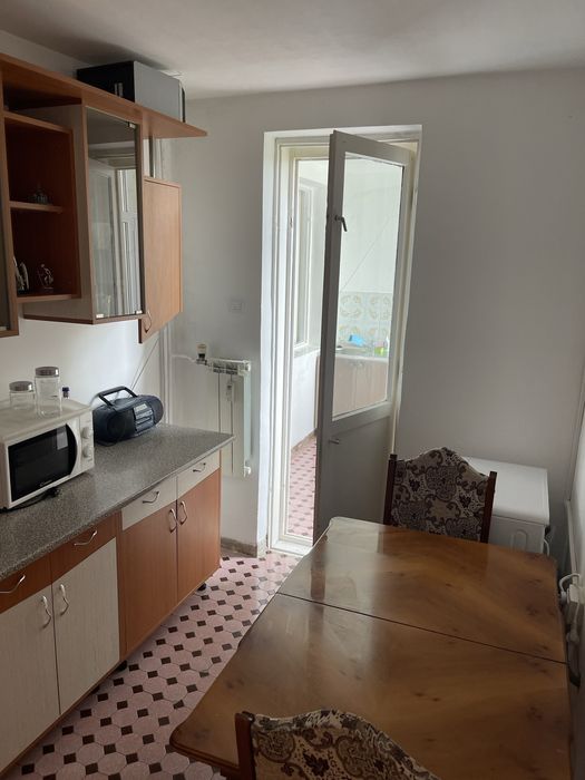 Inchiriez ap 2 cam langa Spitalul Judetean