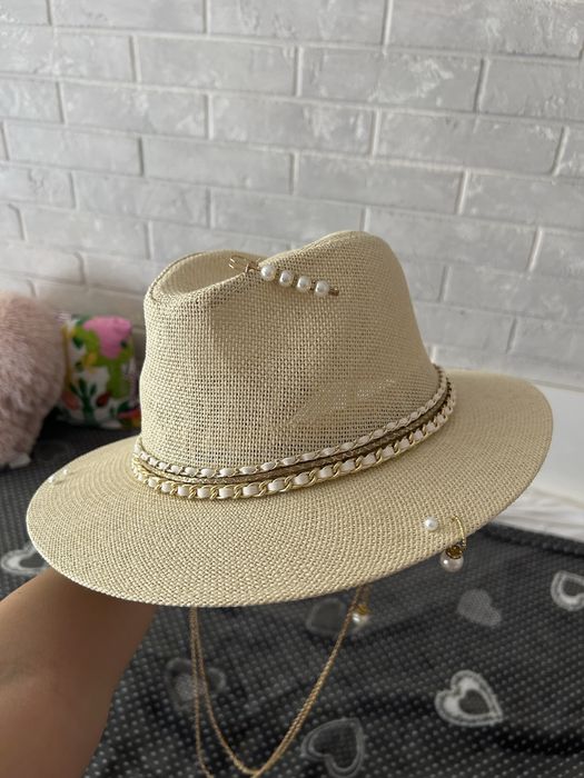Нови шапки Urban chic , Sinsay