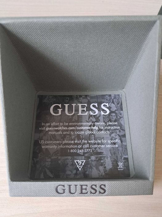 Ръчен часовник Guess