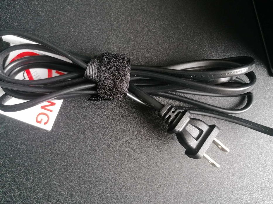 Perie electrică de îndreptat părul – nouă