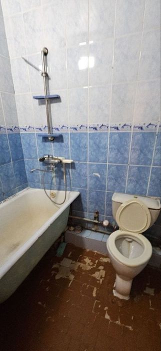 Продаётся 1/1/4 на м-в Буюк Ипак Йули. Однокомнатная.
