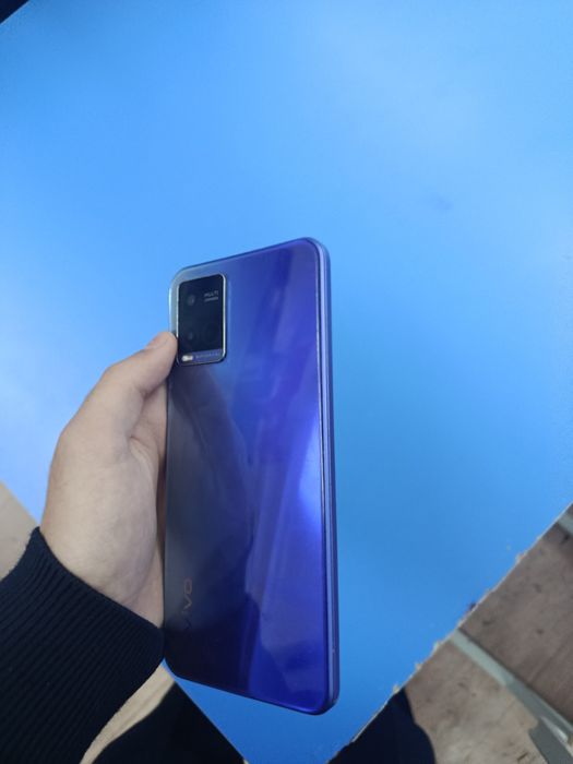продам телефон vivo Y21