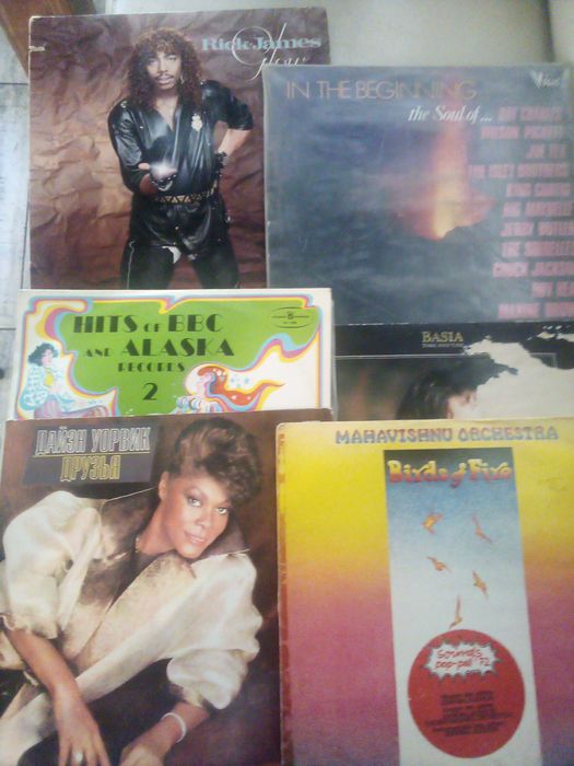 Продавам грамофони музикални плочи от 70- 80- 90 години,