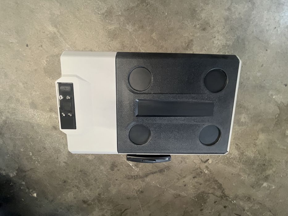 Преносим хладилник фризер 40л компресорен