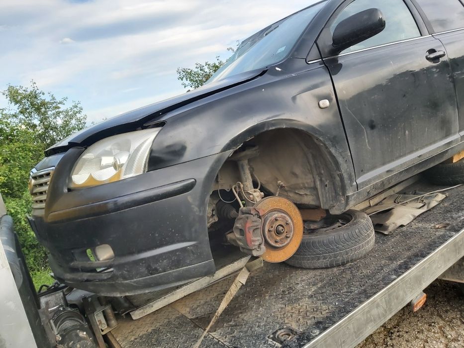 Тойота Авенсис комби 2.0 116 к.с 2003 година