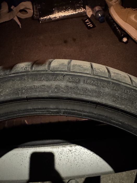 Два броя летни гуми 225/35/18R