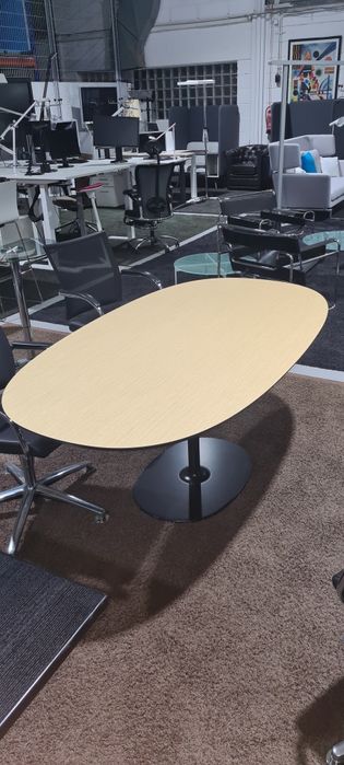 Немско офис конферентна и посетителска маса  Made in Italy оборудване