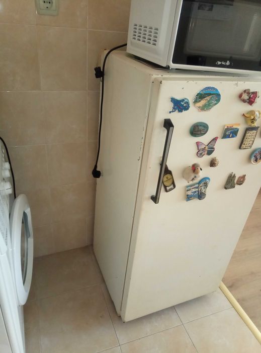 Стар руски хладилник- работещ