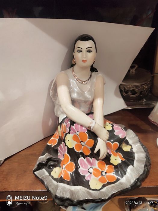 Статуэтка фарфор