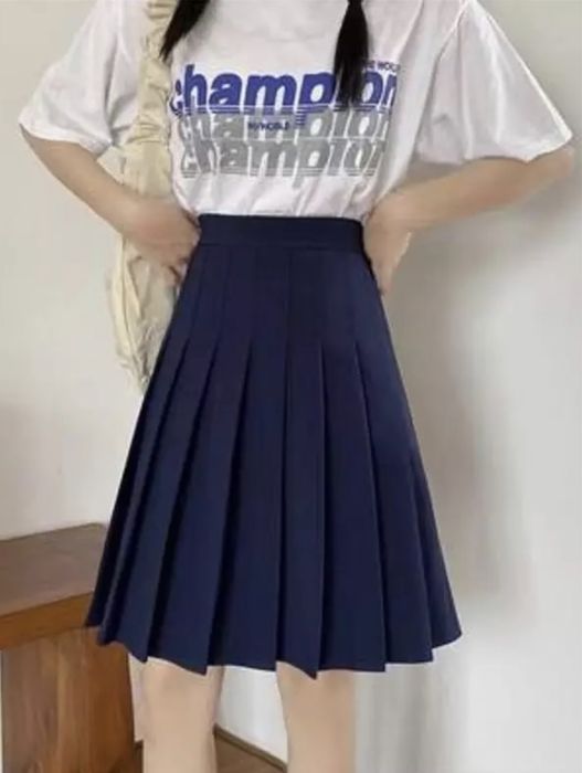 Продам новую темно- синего цвета в складку юбку S размера!