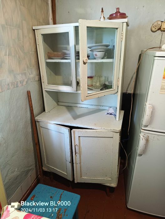 стол с креслом для дома и дачи