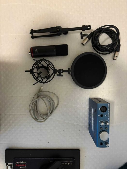 Set Microfon Podcast + Placa Audio PreSonus AudioBox One - NOU