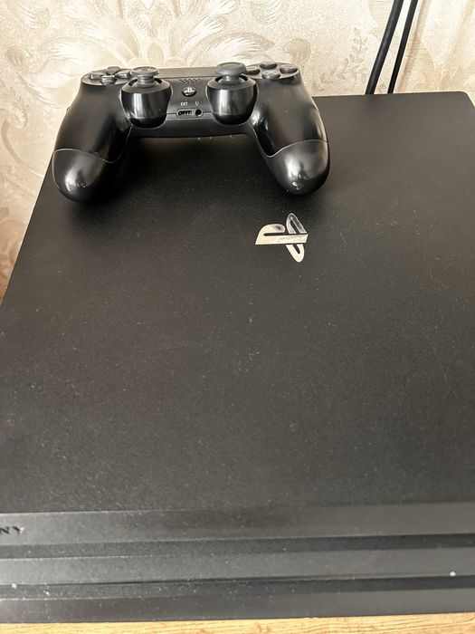 Продам пс4 про ( с одним джойстиком)