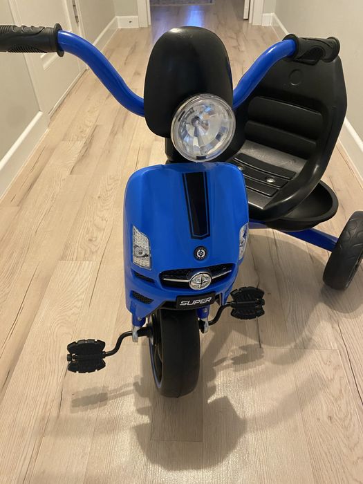 Трехколесный велосипед