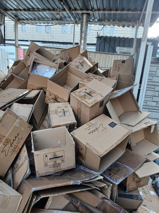 Отдам коробки даром