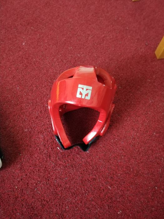 Экипировка, защита для тхэквондо.