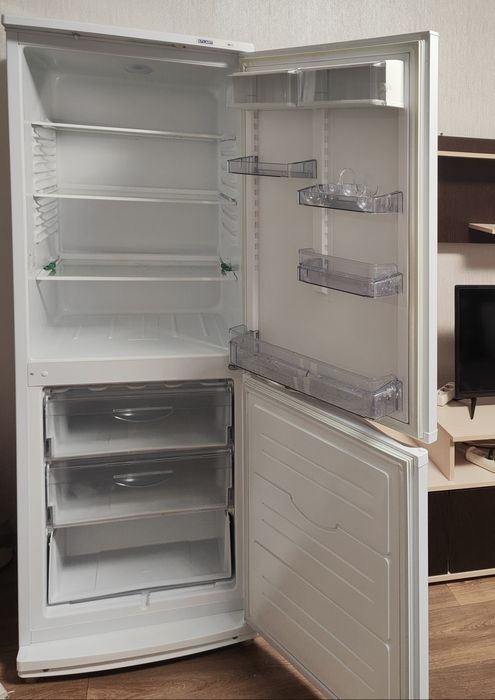 Продается холодильник Atlant