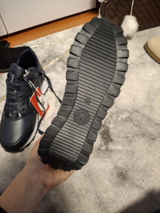 Adidasi nou cu eticheta marimea 40