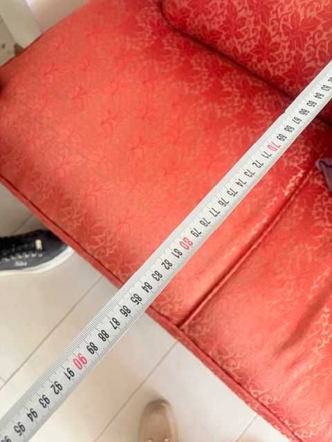 Диван запазен и  Стъкена маса.