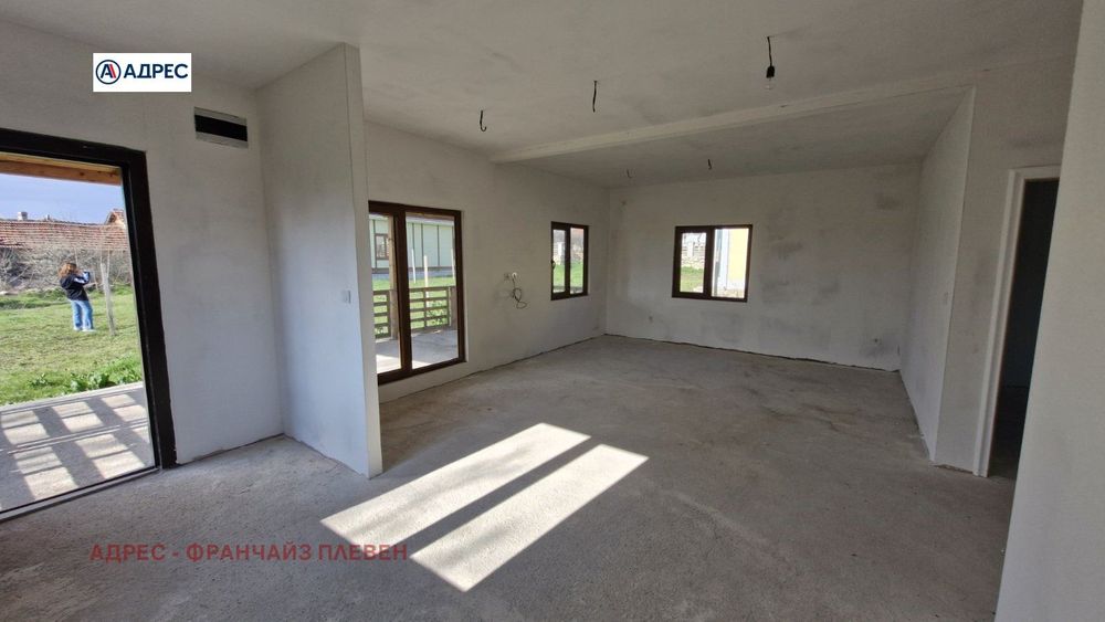 Къща в Плевен, област-с.Пелишат площ 74 цена 57000