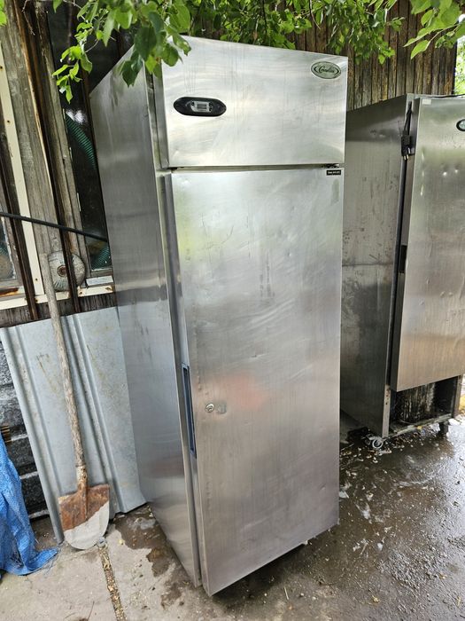 Хладилни Шкафове вертикални Ми-носови и Плю-сови Юнокс 500 литра