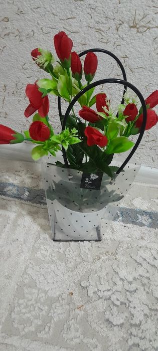 Suniy gullar xonadoningiz kurki
