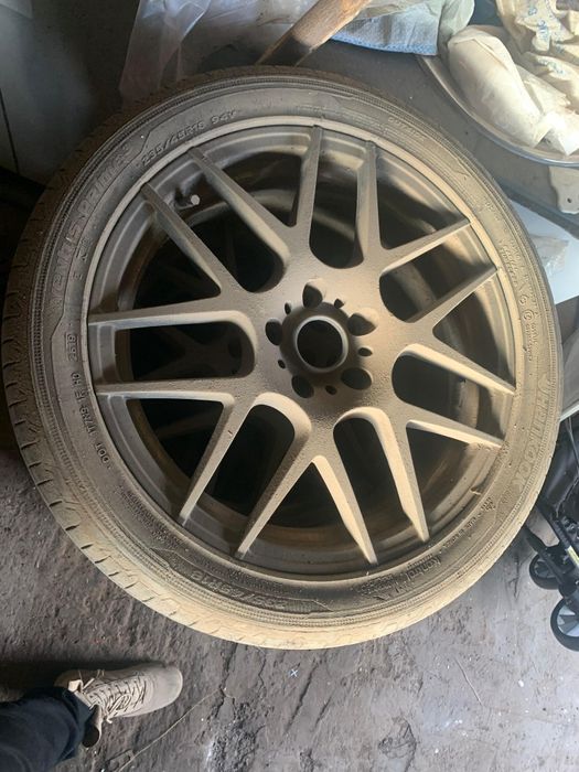 Продается  комплект шины с дискамм