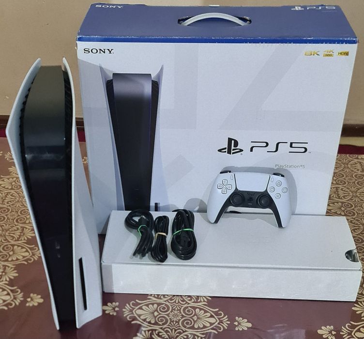 PS 5 Diskavodlik 1 ta orginal pult Uyinlar bor