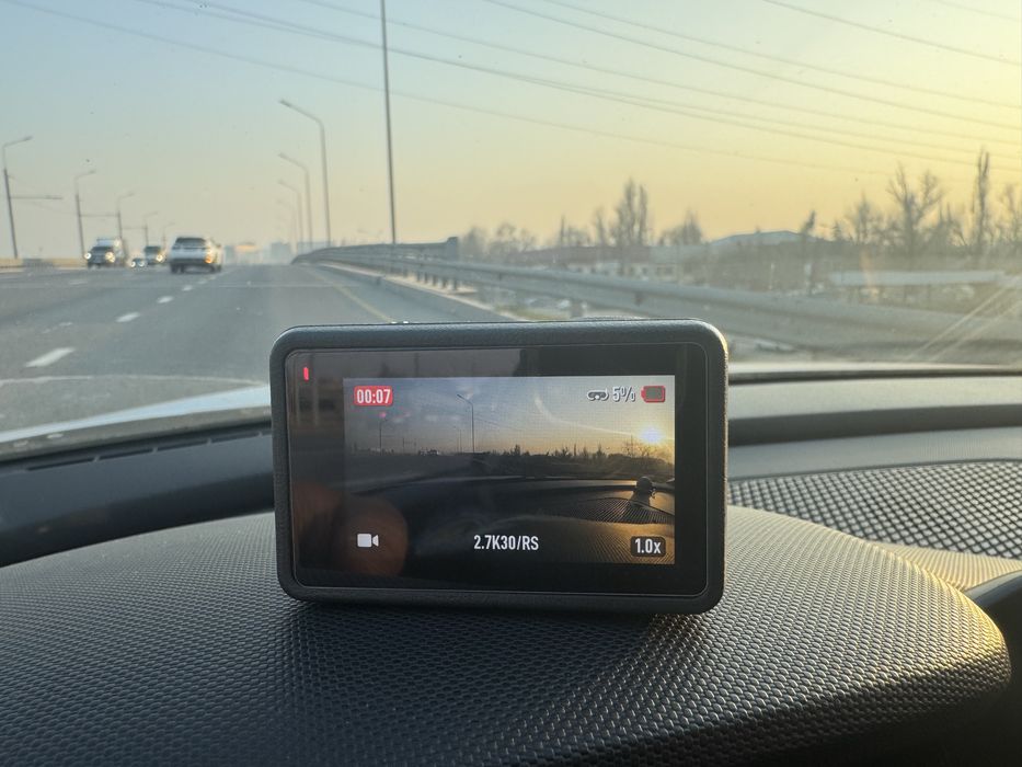 Продам Action 3 с micro kard 512 gb