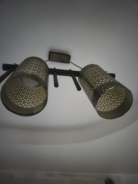 Продам  люстры состояние новых