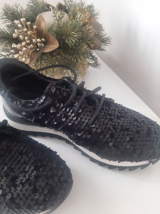 Vând adidași cu paiete marimea 36