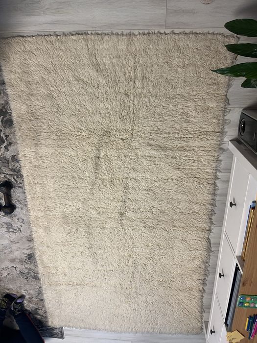 Продавам два бели китеника