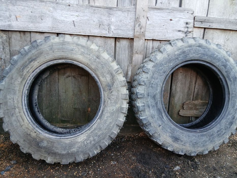 Vând două anvelope