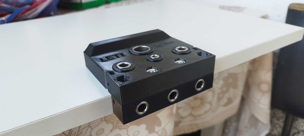 Шаблон за пробиване минификс с метални втулки, стяга и ограничители