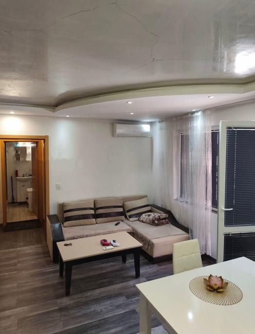 Дава се под наем Двустаен апартамент в Пловдив, Южен - 65 кв.м за 425 € - Снимка #1