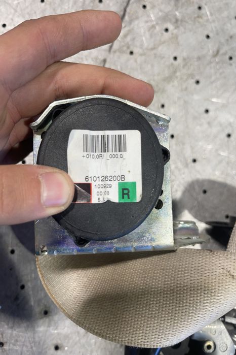 Centura siguranta fata dreapta 610126200B BMW Seria 5 F10