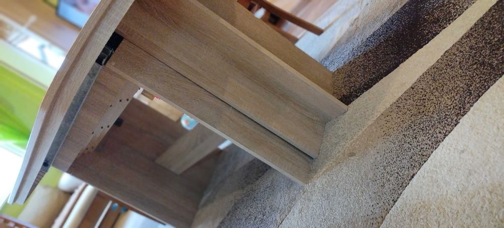 трапезна . маса.