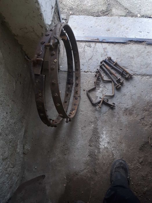 2 inele metalice vechi pentru presa de struguri