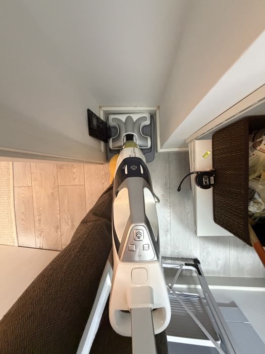 Aspirator vertical Rowenta cu abur si accesorii