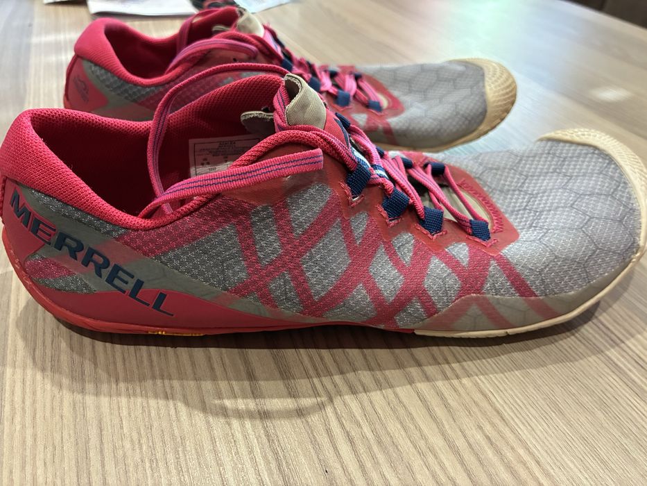 3 чифта Маратонки Merrell 40.5. , Salomon 38 2/3 , Asics 40 номер